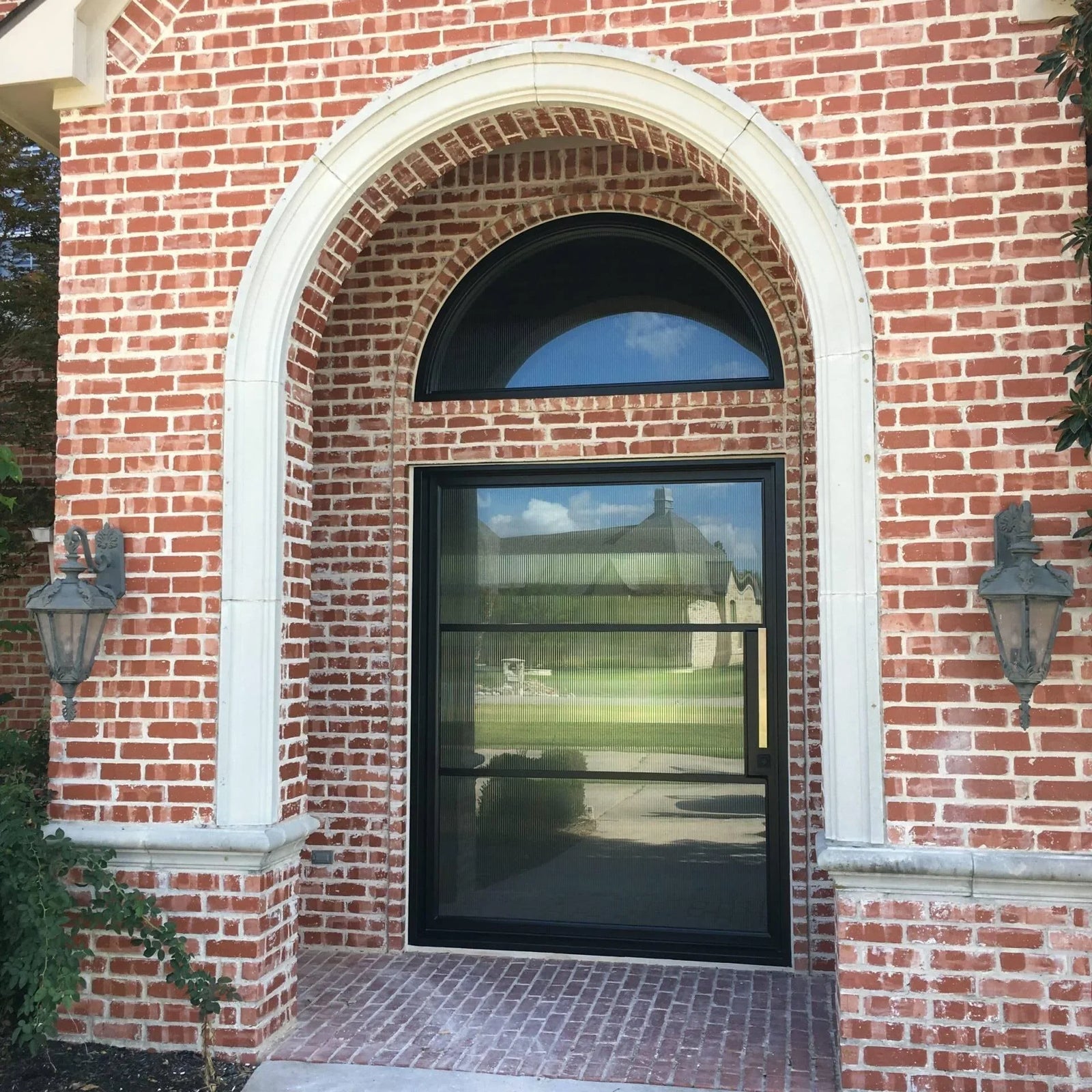 IWD-Neat-Frame-Pivot-Entry-Door-CID-PV005-3-Lite-Panel-Rainbow-Glass-Round-Transom
